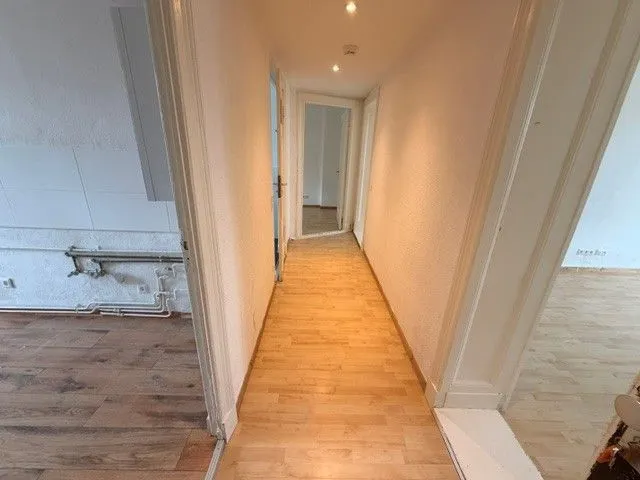Für Mieter mit Ideen: renovierungsbedürftige 3-Zimmer-Wohnung mit Potenzial! — photo 1